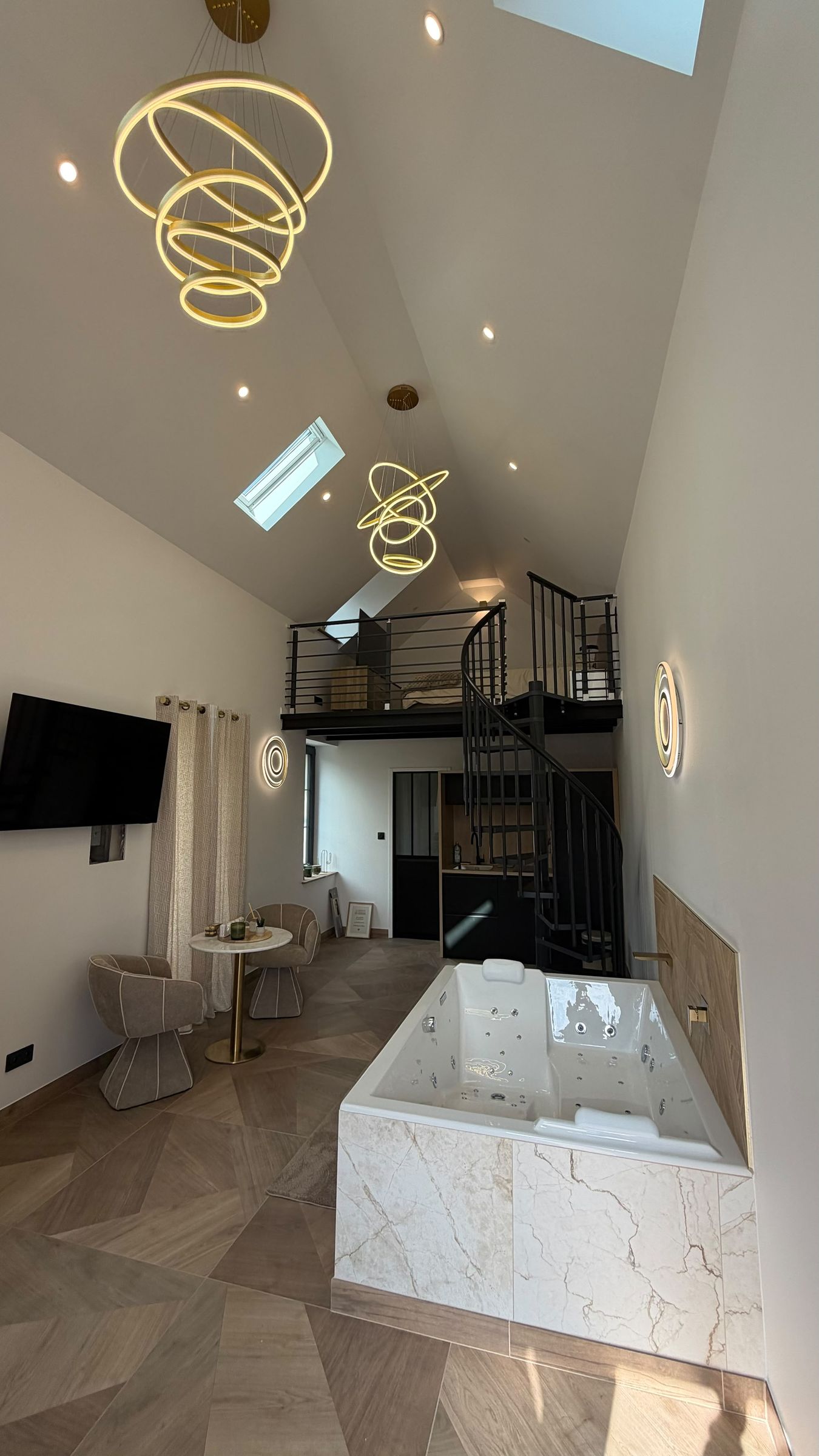 Loft sous combles et mezzanine