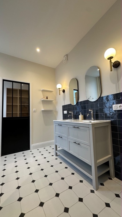 Double vasque, carreaux octogonaux