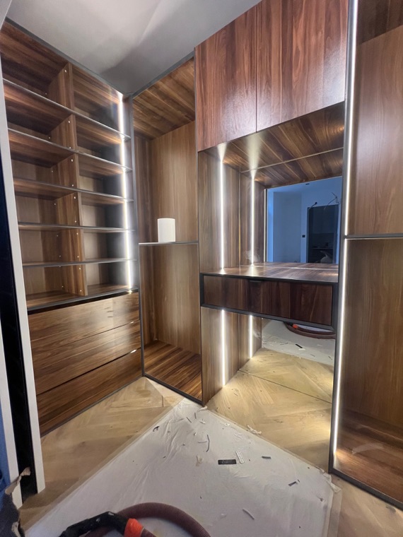 Dressing en noyer éclairé